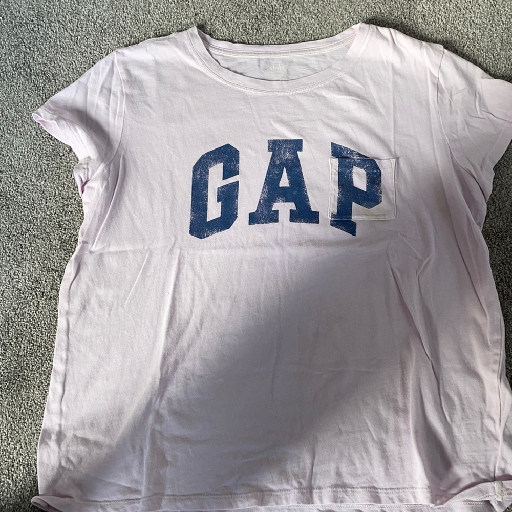 Women’s GAP tee
